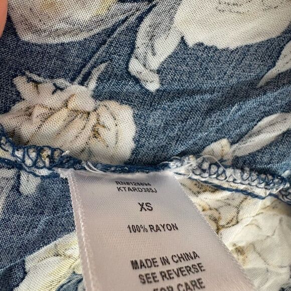 Live to be spoiled sleeveless floral print short sleeves blue dress size XS - Picture 7 of 8